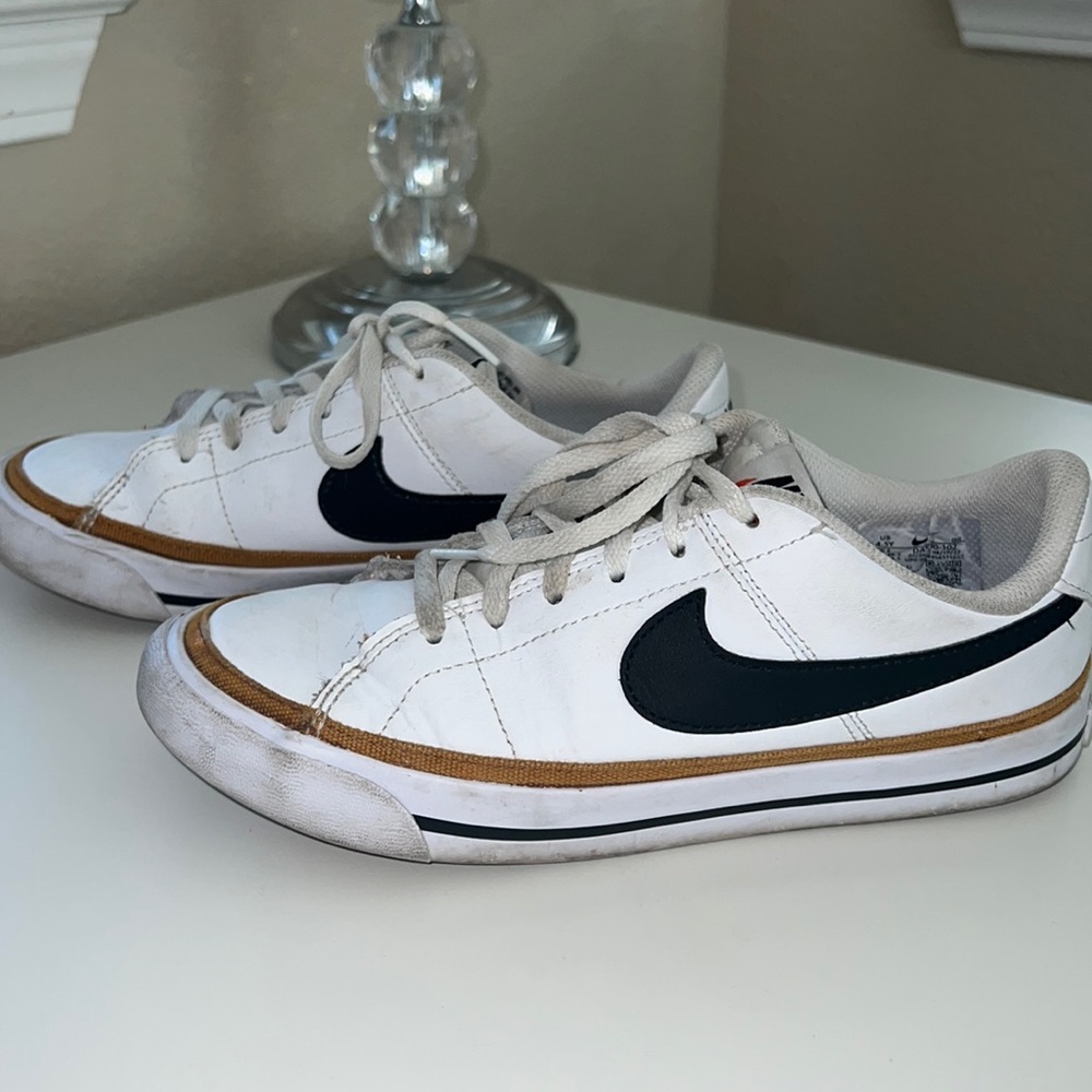 Nike court legacy